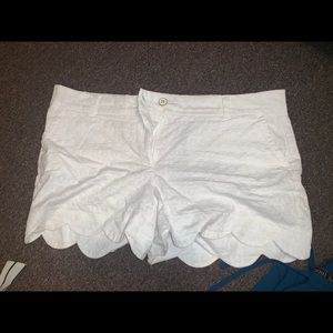 Crown and ivy scalloped shorts size 16